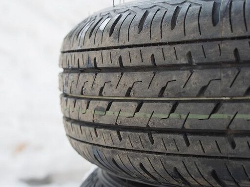 ダイハツ ハイゼットカーゴ 新車外し 純正スチールホイールキャップ付き 145R12 6PR