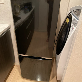 本棚　電子レンジ　冷蔵庫　ケトル