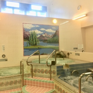 銭湯の浴室清掃アルバイト募集中！🛁  未経験・副業OK！ 長期勤務・体力のある方、大歓迎！✨の画像