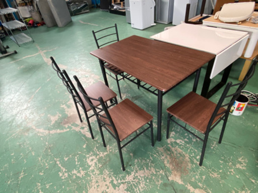 オシャレなダイニングテーブル