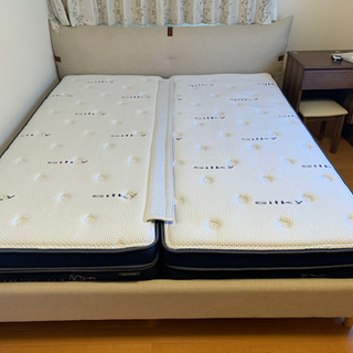 12万引き目玉商品！超超お得なニトリクイーンマットレス  フレームセット化粧台付の画像