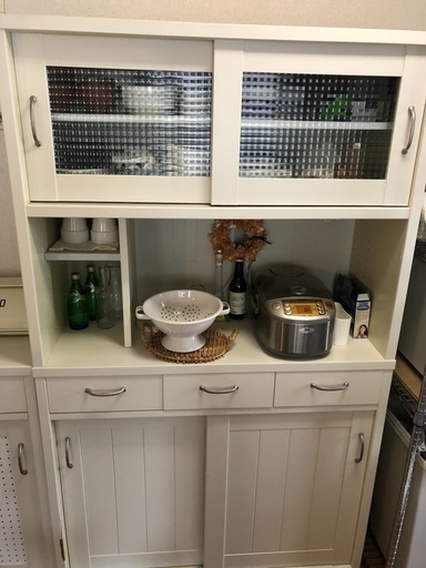 【取引中】食器棚　３月1日以降　お渡し