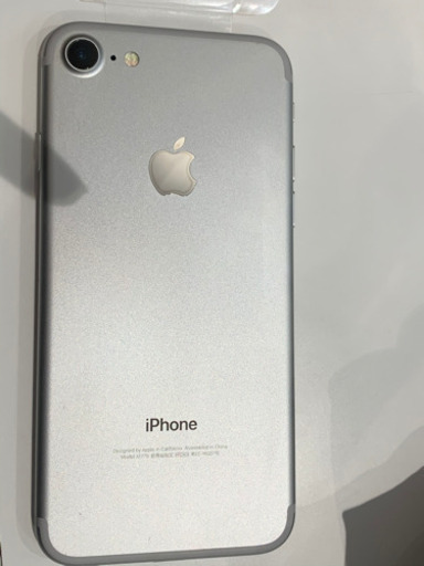 iPhone7 SIMフリー SIMロック解除  美品　Silver 32 GB 金券切手可　昨年iPhoneケアに12月に新品に変えてもらいました。本体のみ