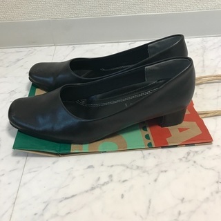 パンプス　黒　24.5EEEの画像