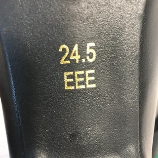パンプス　黒　24.5EEEの画像