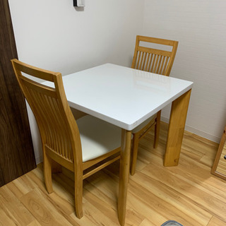 テーブル、イス（2つ）の画像