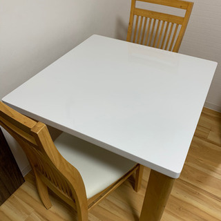 テーブル、イス（2つ）の画像