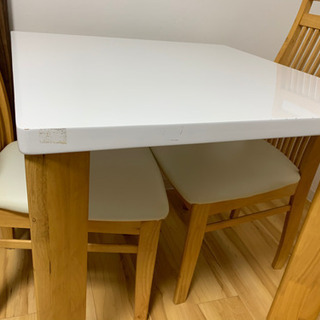 テーブル、イス（2つ）の画像