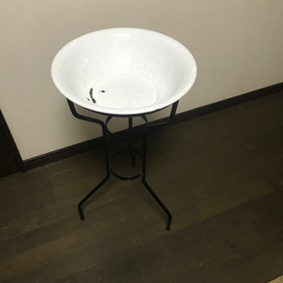 レトロなホーロー洗面ボウル&アイアン洗面スタンドの画像