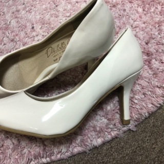 白パンプス②の画像