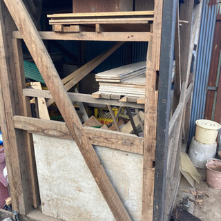 引き取りの方には無料！ガレージ倉庫の建屋です。リサイクル！