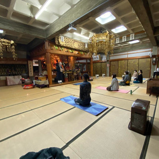 お寺でキャンドルヨガ　毎週第4土曜日18時〜の画像