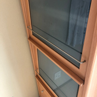 無料:引取り希望　ガラス扉付きの本棚です。