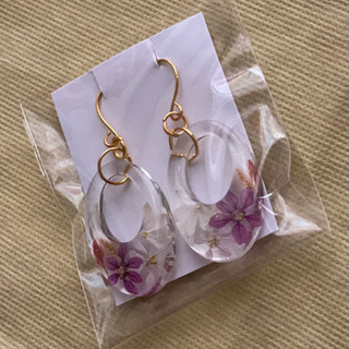 ドライフラワー レジンピアス新品未使用品の画像