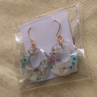 ドライフラワー レジンピアス新品未使用品の画像