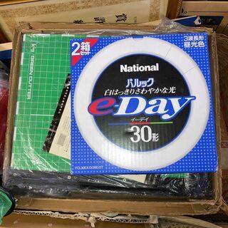 蛍光灯　懐中電灯　賞状額　麻雀セット　フラフープなど