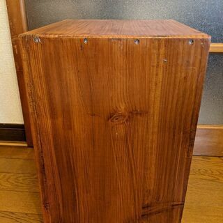 アンティークな色の木製本棚マガジンラック