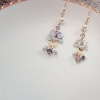 ハンドメイドピアスビオラ押し花華奢