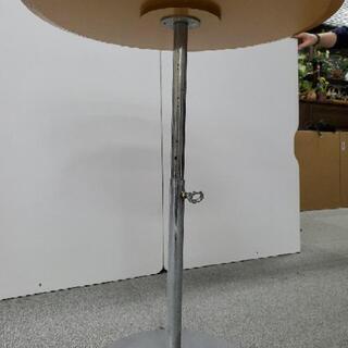 丸テーブルの画像