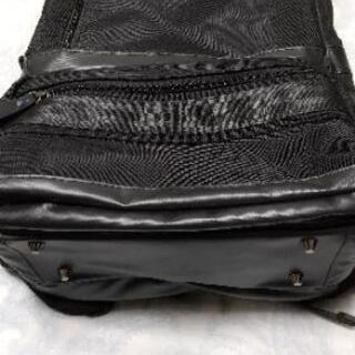 自立するパソコンが入るリュックの画像