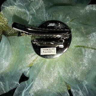コサージュ。新品未使用。箱は傷んでいたので破棄しました。の画像