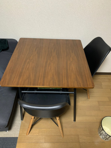 ダイニングテーブル＋イス2つ