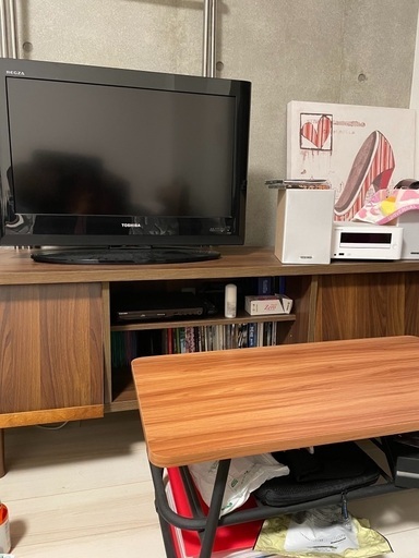 テーブルとテレビ台