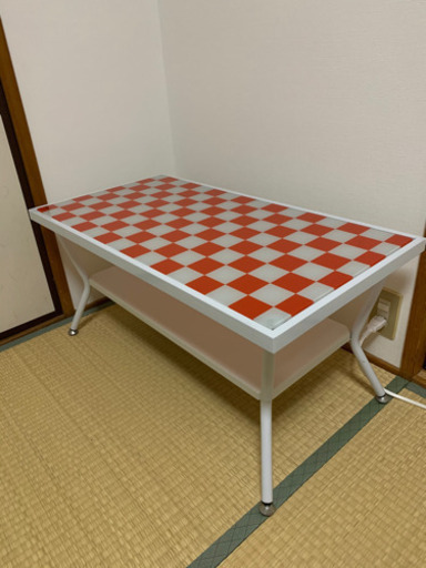 ガラステーブル　赤白