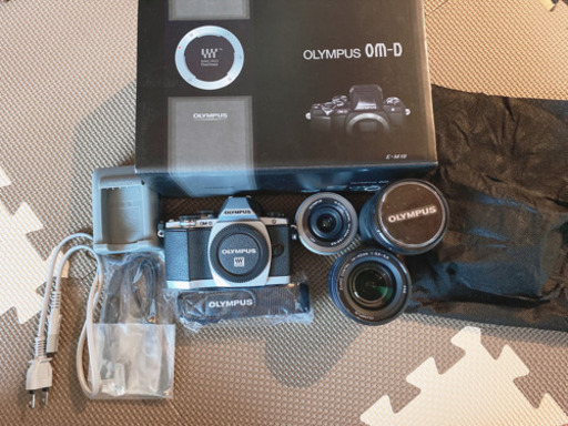 一眼レフ　デジタル　OLYMPUS OM−D E−M10 OM-D E-M10