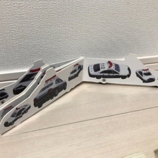 トミカ　パトカー　本　タイヤ付きの画像