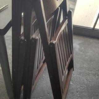 折りたたみ椅子の画像