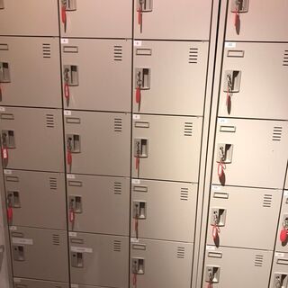ロッカー　2本　※引き取りに来て搬出行ってくださる方