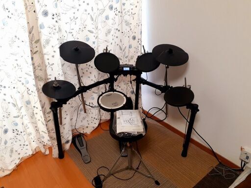ローランドの電子ドラムセットです(2/28取引相手決まりました）