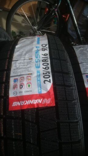 スタッドレスタイヤ205ー60ー16