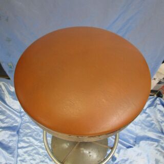 業務用・店舗用・イベント用　座椅子回転付　足置き付　イス　中古品の画像