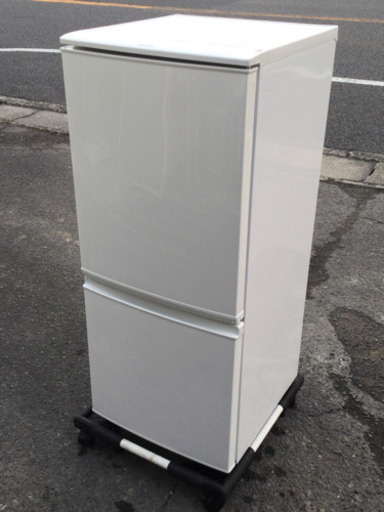 中古　2016年製　２ドア　冷蔵庫　137L   幅48　　奥行59　　高さ112.5　 （ｃｍ）　シャープ