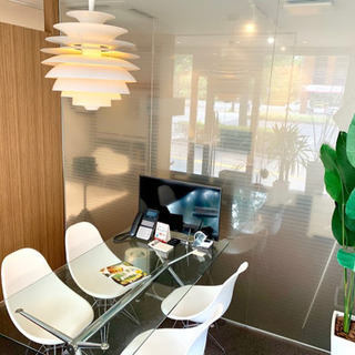 美品 ガラステーブル ダイニングテーブル デザイナーズ