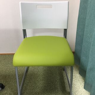 ★教室用机と椅子の画像