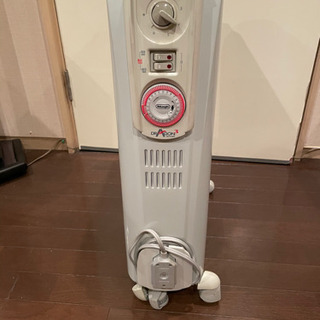 デロンギ　オイル密閉式ラジエター型ヒーター　D091549EFSの画像