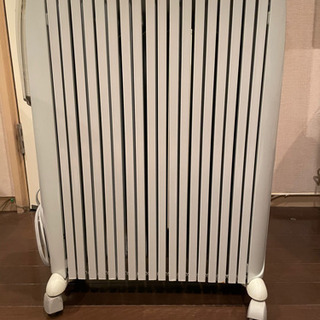 デロンギ　オイル密閉式ラジエター型ヒーター　D091549EFS