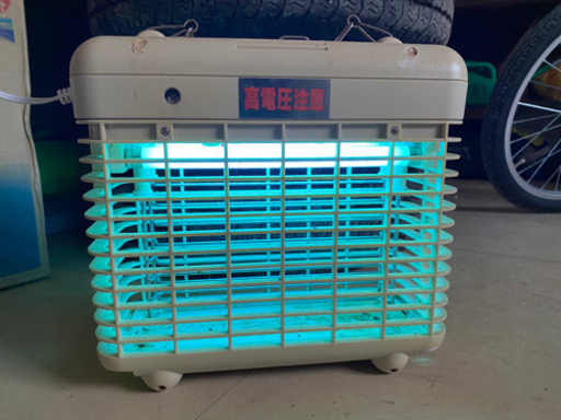 電撃殺虫機