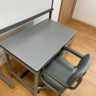 3点セット　事務机・事務椅子・ホワイトボードの画像