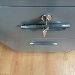 3点セット　事務机・事務椅子・ホワイトボードの画像