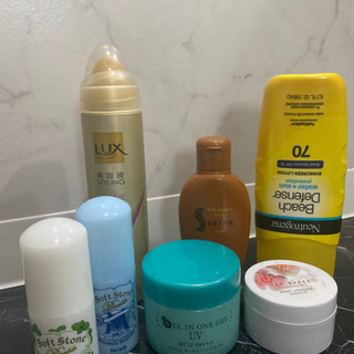 整髪料　日焼け止め　等貰ってください。