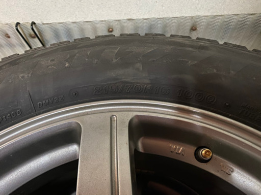 スタッドレスタイヤ 215/70 R16 PCD114.3