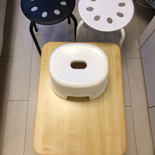 ニトリ折り畳みテーブルとIKEA椅子