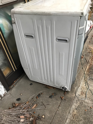 ドラム式洗濯機中古です