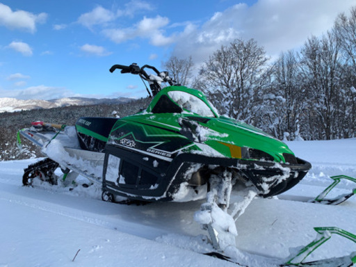 cat  M8 スノーモービル　セルなしバック付