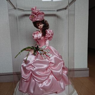 ケース入りフランス人形の画像