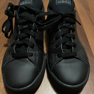 アディダス adidas アーバンコート ベース オールブラック 22.5cmの画像